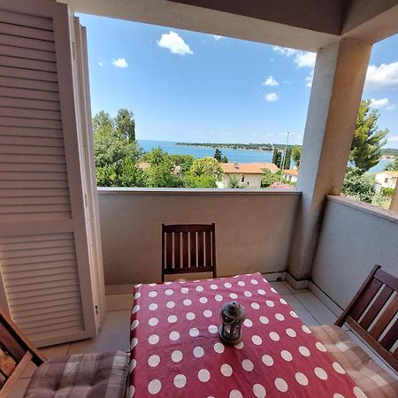Apartments Henc Novigrad Istria Exteriör bild