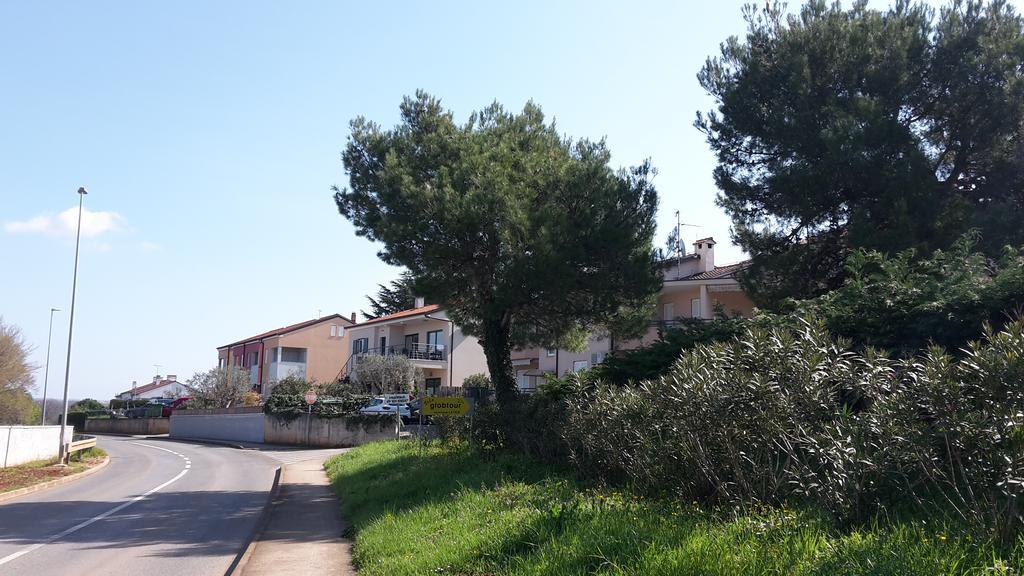 Apartments Henc Novigrad Istria Exteriör bild